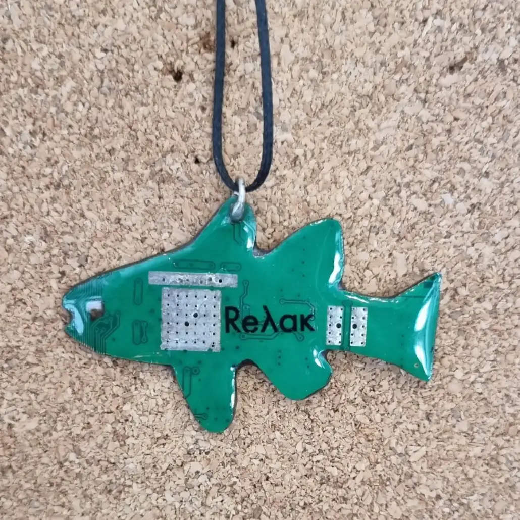 Relak-Cardinalfish-Pendant-2