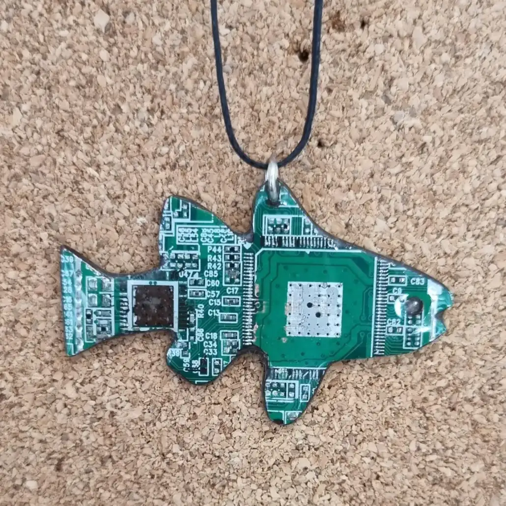 Relak-Cardinalfish-Pendant-3